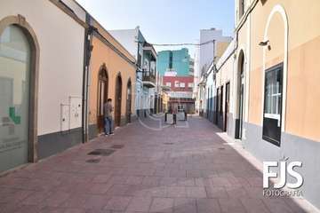 El Cabildo supervisa la finalización de las obras de mejora en la Zona Comercial Abierta de Los Llanos/Francisco Javier Santana.